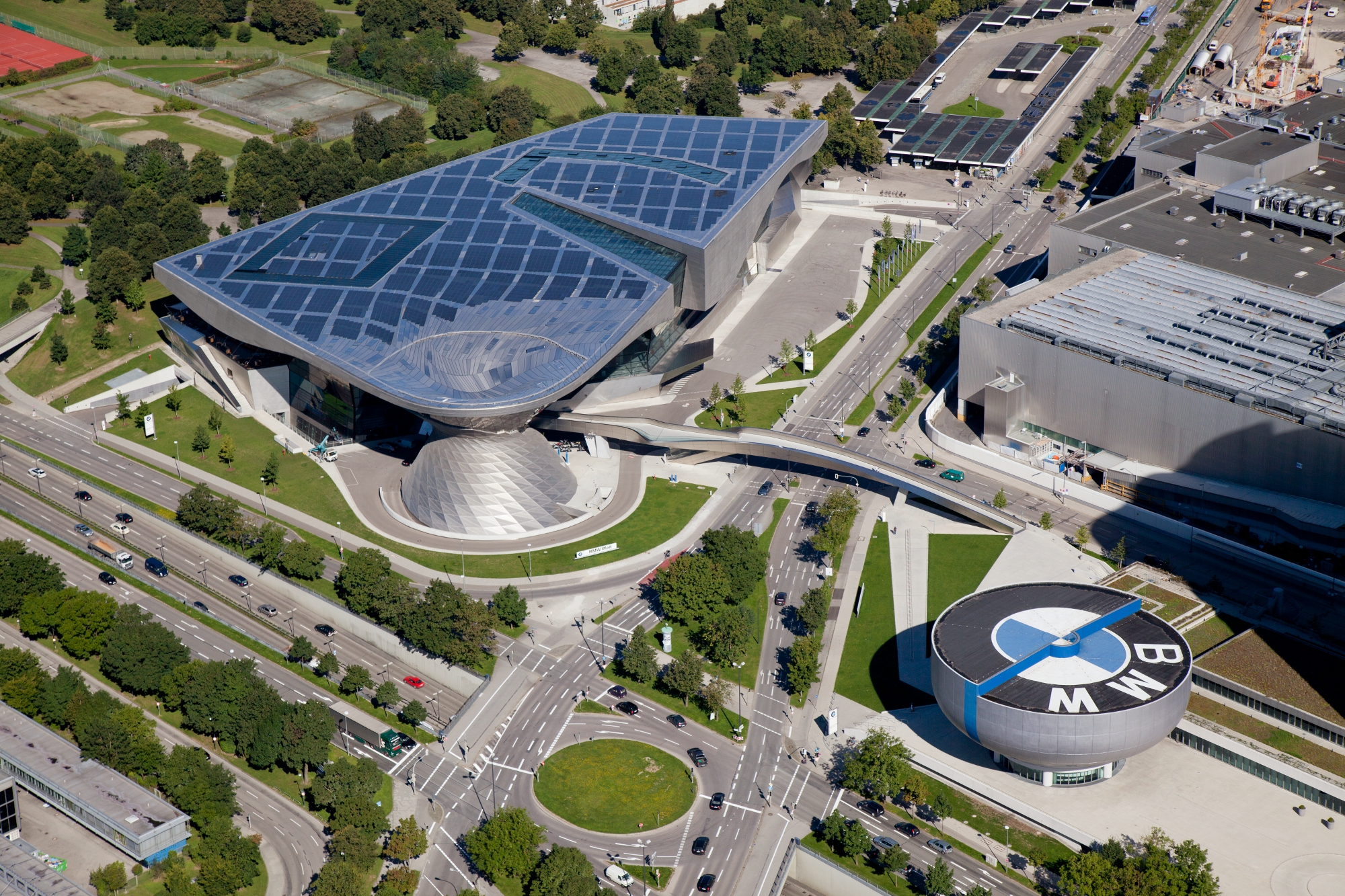 Veduta aerea del BMW Welt e BMW Museum.