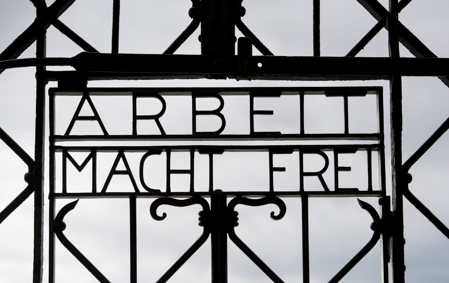 La tristemente famosa entrata del campo di sterminio di Dachau.
